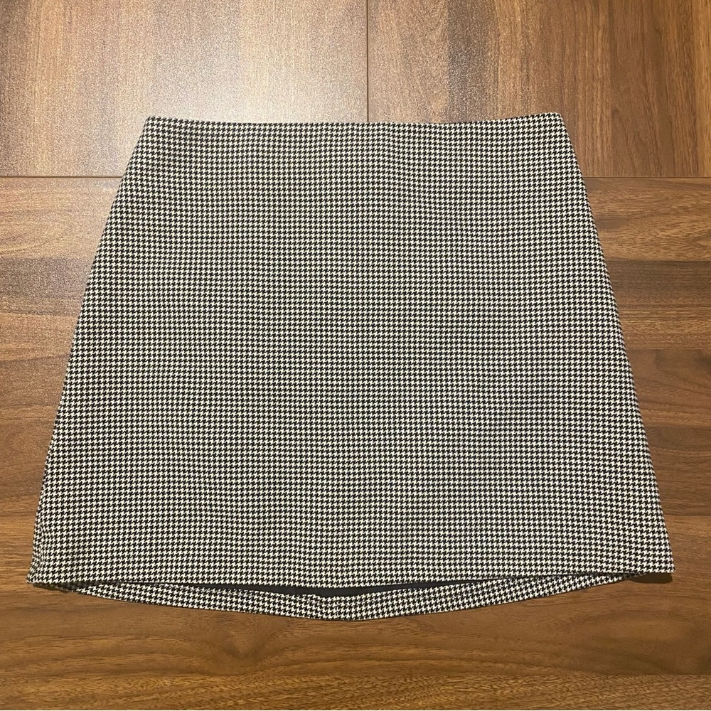 H&M Black and White Houndstooth Mini Skirt